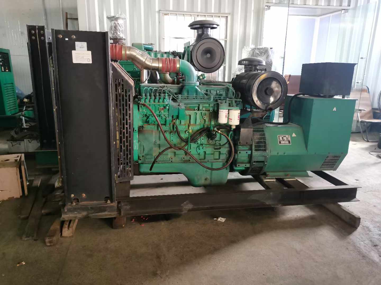 鄂伦春发电机租赁如何确定电缆的承载电流是否在安全范围内？