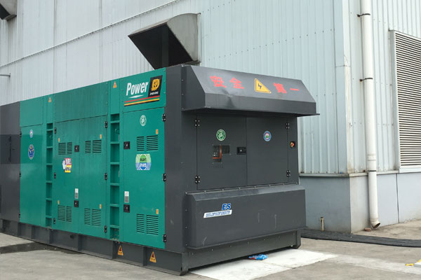 鄂伦春燃油滤清器的更换流程是怎样的？