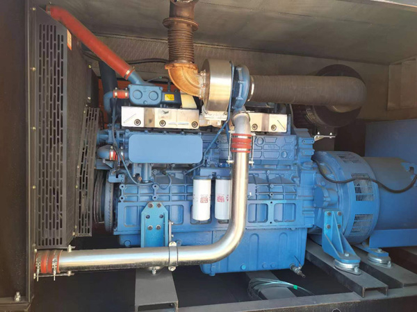 鄂伦春燃油消耗率与进气温度的具体关系是什么？