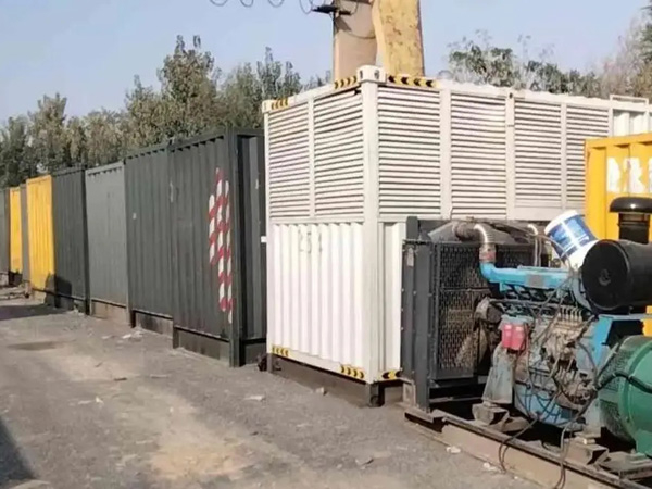 鄂伦春200KW柴油发电机机组每小时油耗是多少？