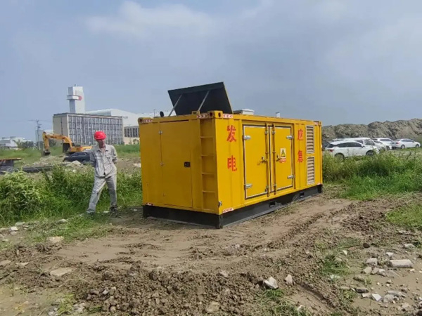 鄂伦春冬季低温环境下，发电机组启动电瓶的容量需求是否会增加？