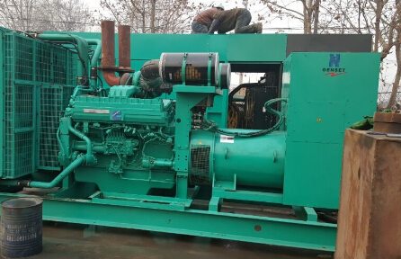 鄂伦春发电机组如何判断水冷式机油散热器内部是否需要清洗？