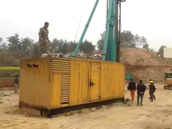 鄂伦春如何判断水冷式机油散热器密封件是否需要更换？